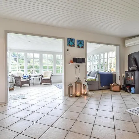 Nice In W/ 3 Bedrooms *
